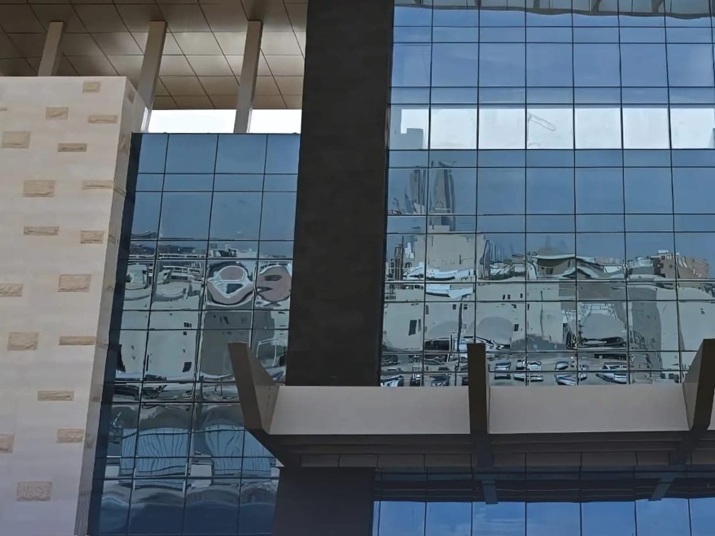 Aluminum and glass skylight over a large hall in Riyadh